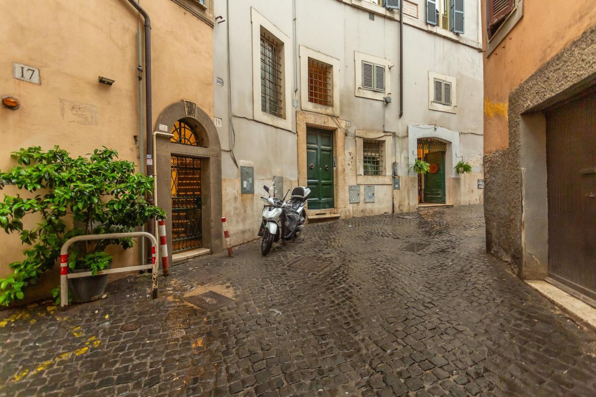 2 Bdr Navona Quintessential Charm Apartment *