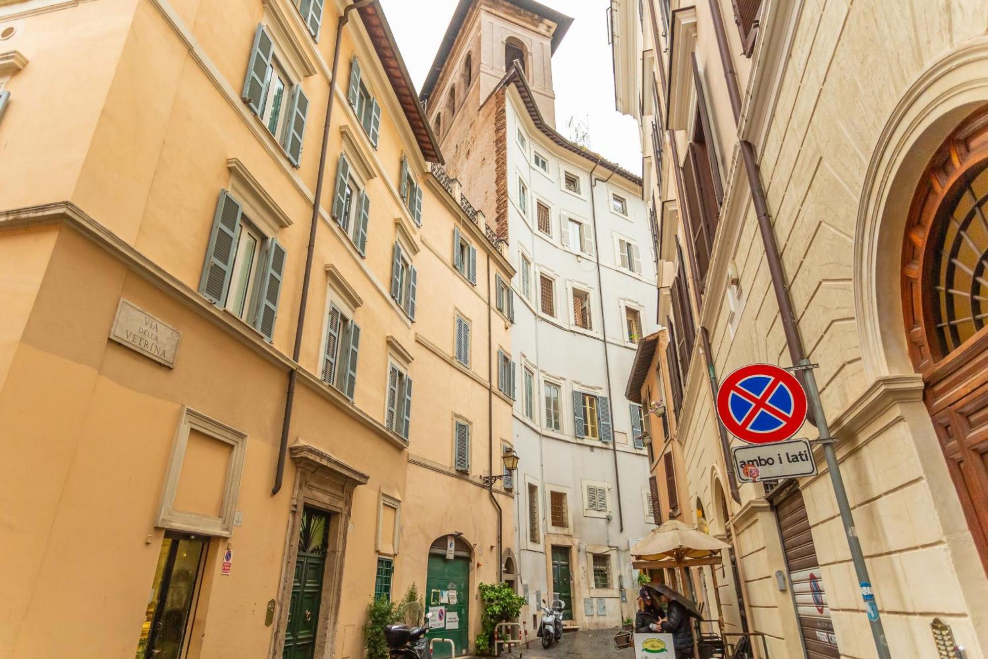Apartment 2 Bdr Navona Quintessential Charm Rome