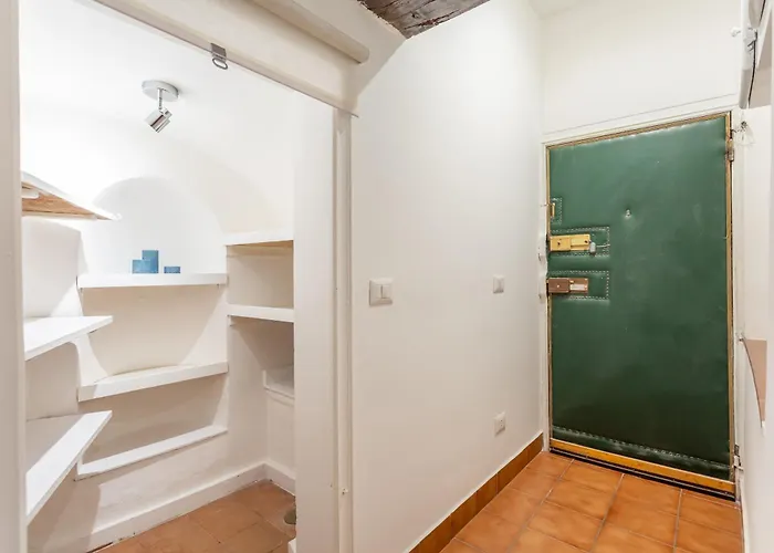 2 Bdr Navona Quintessential Charm