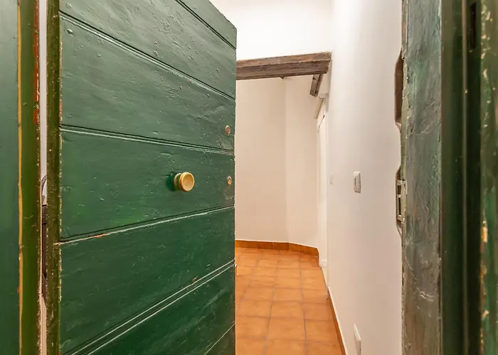 2 Bdr Navona Quintessential Charm