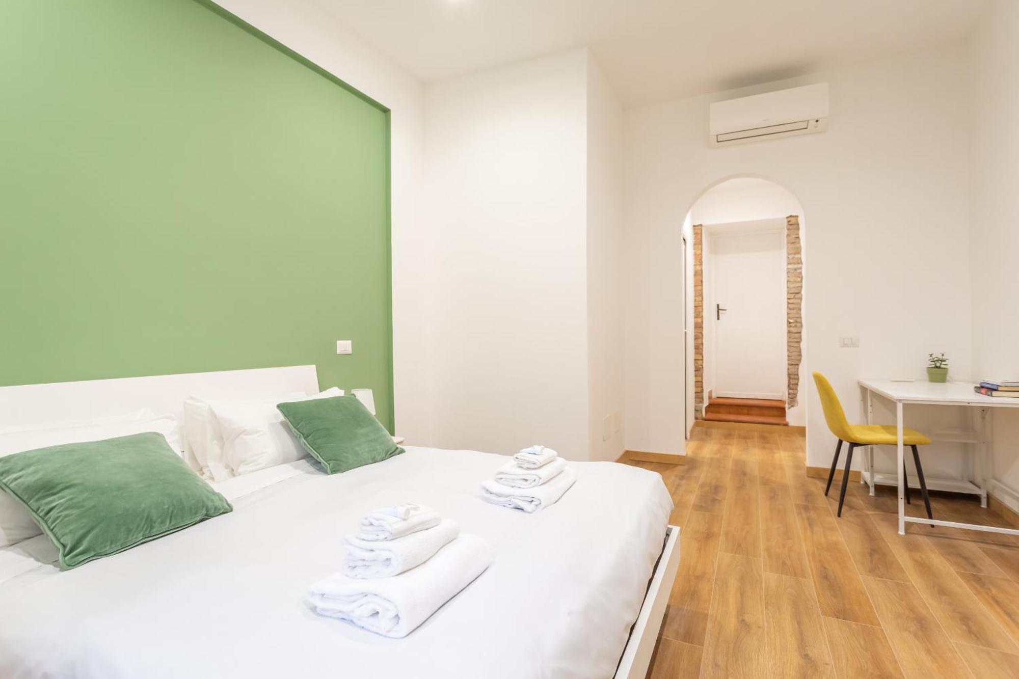 2 Bdr Navona Quintessential Charm Apartment *