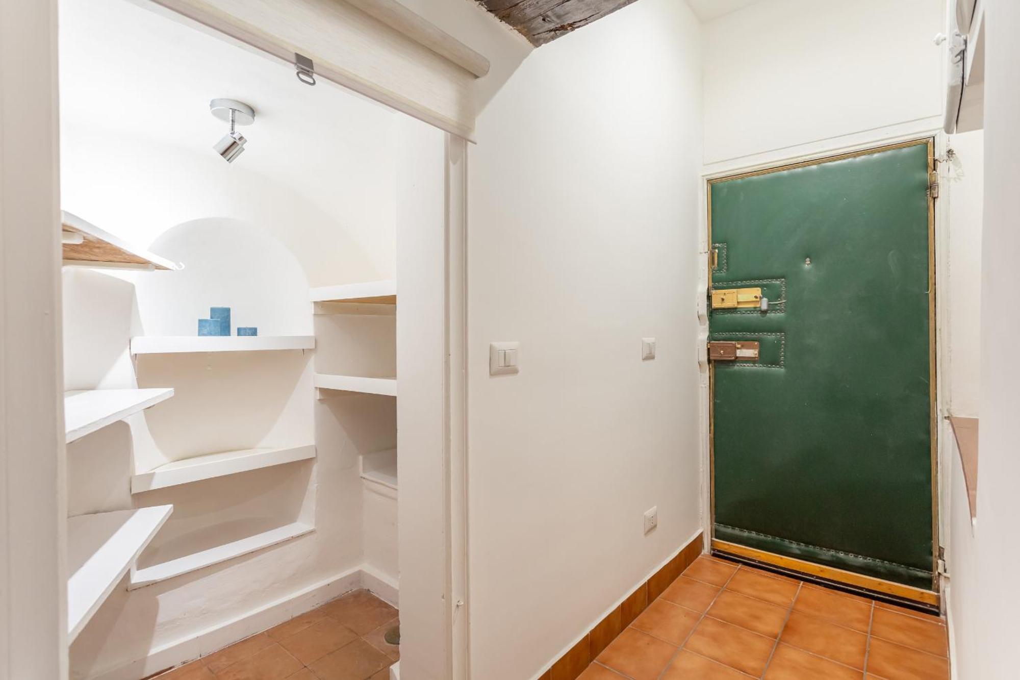 2 Bdr Navona Quintessential Charm Apartment